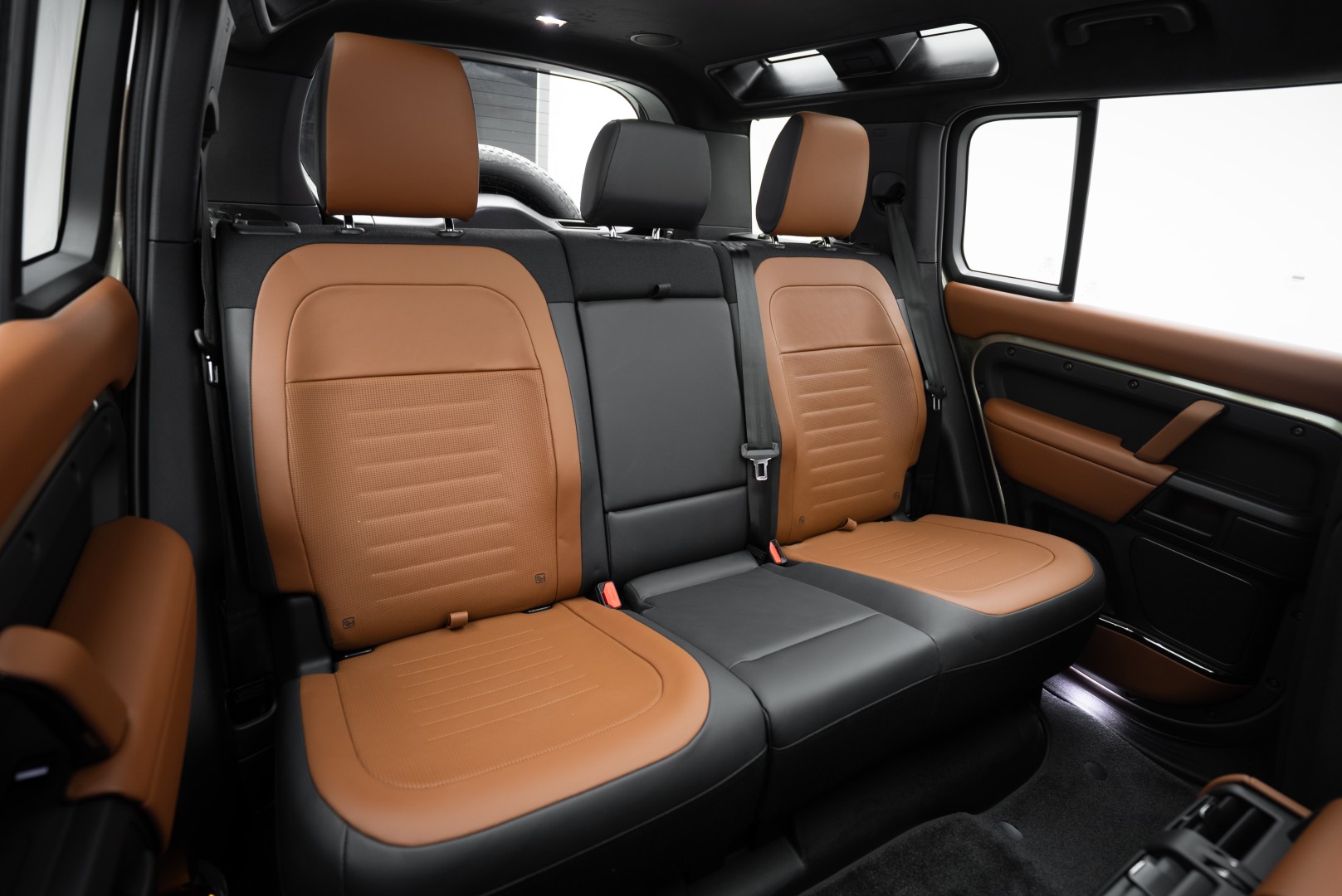 2025 LAND ROVER DEFENDER P635 OCTA | GCC 5 YEARS WARRANTY | 635 HP | HIGH SPEC 